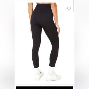 We wore what seamless leggings black size small